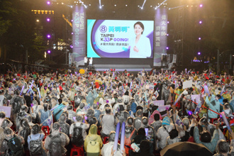 黃珊珊選前之夜破3萬人 林珍羽喊跟民眾一起「淋真雨」