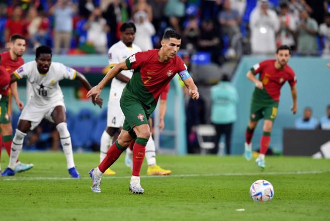 C罗成为世界杯第一位连续5届进球的球员，但29日能否帮助葡萄牙击败乌拉圭取得16强门票呢？(路透资料照)