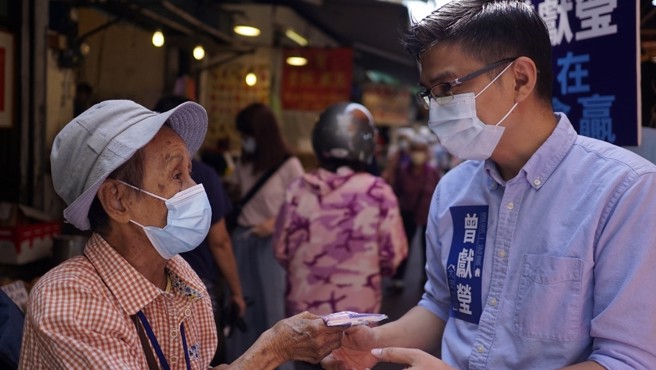 曾献莹出身自弱势单亲家庭，也因此从小体会到很多弱势家庭的难处、更了解民间疾苦。(图片来源/曾献莹提供)