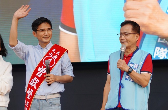 立法委员赖士葆，在选前黄金周为子弟兵曾献莹站台。(图片来源/曾献莹提供)