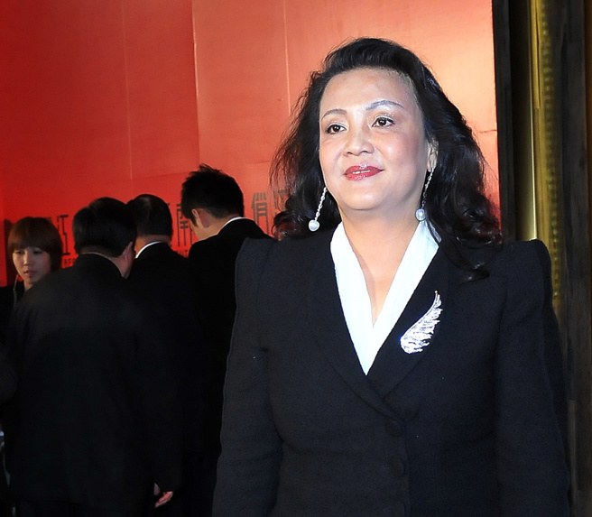 张兰在直播间的举止被网友整理成酸梗合辑。(图／中时资料照)