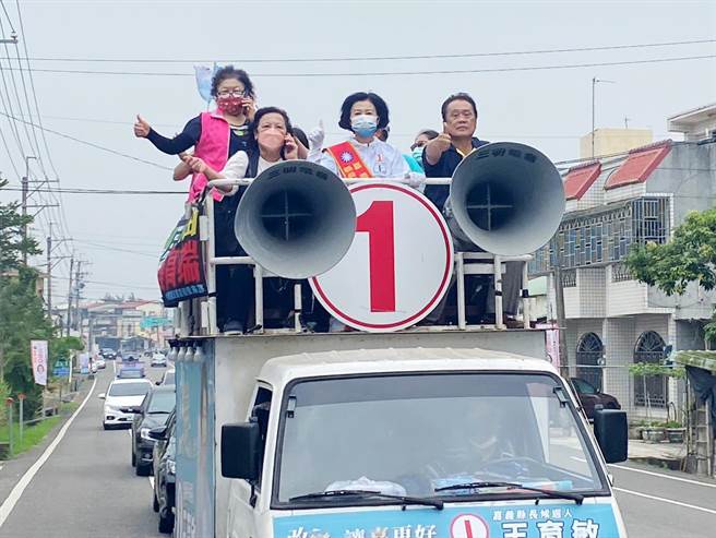 国民党嘉义县长候选人王育敏上午在竹崎乡、新港乡等地车队扫街。（王育敏竞选总部提供∕吕妍庭嘉义传真）