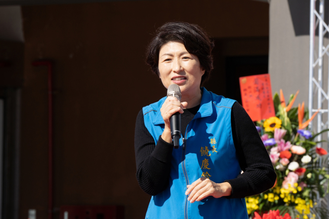 争取连任的台东县长候选人饶庆铃表示，她4年来率领的县府团队为台东全力以赴，缴出漂亮的成绩单。(图取自饶庆铃脸书)