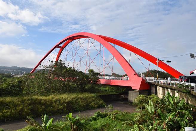 头份市北横公路头份大桥25日完成修缮通车。（谢明俊摄）