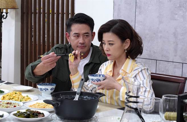 柯叔元(左)和方馨在美丽人生中有许多逗趣的演出。（台视提供）