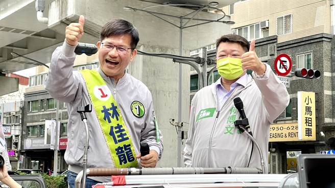 民進黨新北市長候選人林佳龍今天下午回到新北市大票倉板橋車隊掃街。（呂健豪攝）