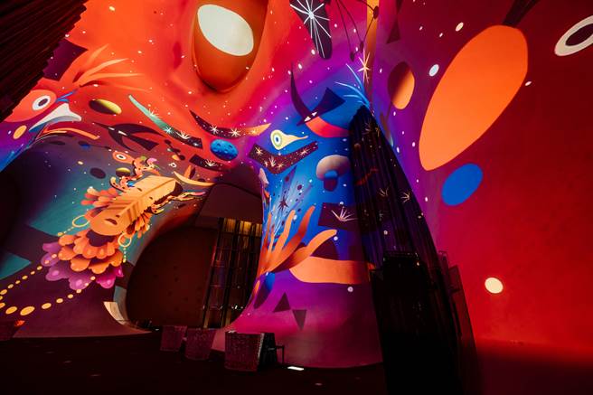 光之曲幕《如幻似真—人造时代》的《未来生物圈．Rimiyoho的幻梦世界》。（台中国家歌剧院提供／陈淑芬台中传真）