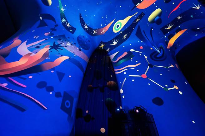 光之曲幕《如幻似真—人造时代》的《未来生物圈．Rimiyoho的幻梦世界》。（台中国家歌剧院提供／陈淑芬台中传真）