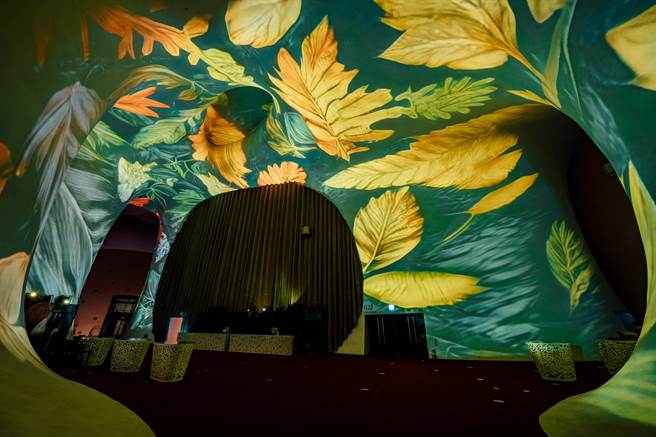 光之曲幕《如幻似真—人造时代》首先登场的《人工植物学》。（台中国家歌剧院提供／陈淑芬台中传真）