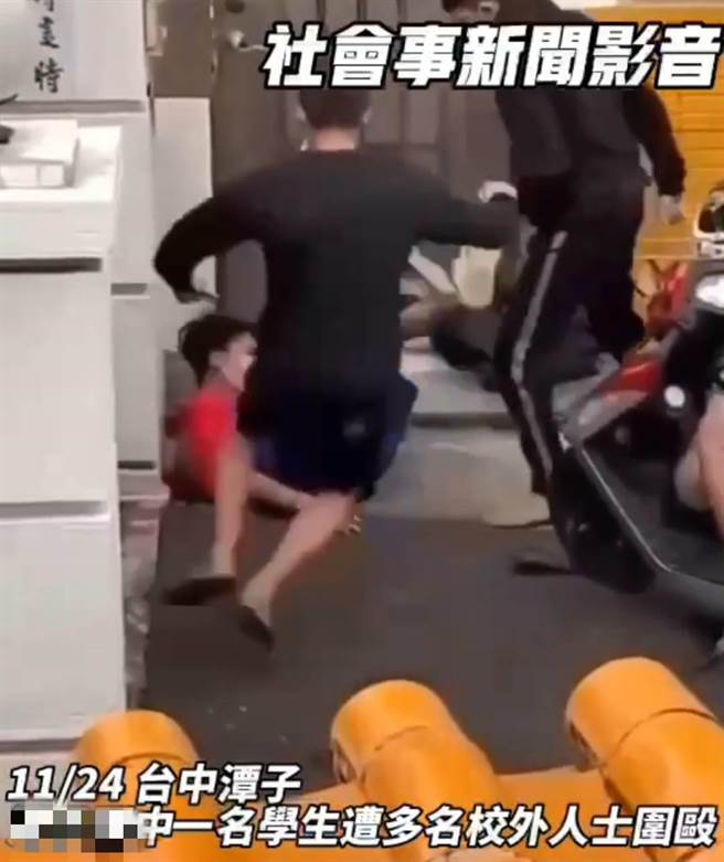 台中某国中二年级少年被校外人士围殴。(摘自社会事新闻影音）
