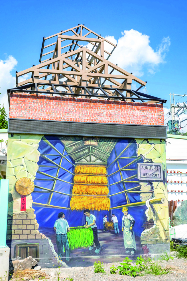 花蓮菸田在全盛時期曾是全臺最大產地，大禹國小將在地原有的種植菸葉歷史，納入成為學校文化地景。（圖/ 花蓮趣提供）