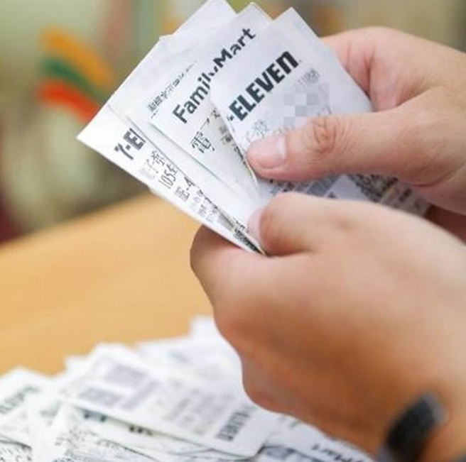 有消費者在超商買麻辣燙商品中千萬大獎。（資料照）