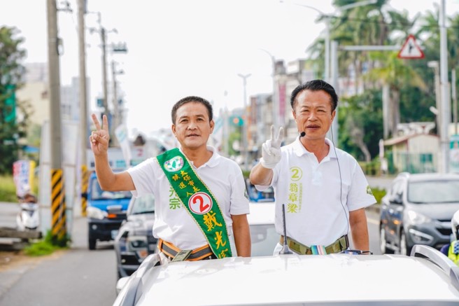 嘉义县长翁章梁表示，这阵子拚胜选的车队走过18乡镇市，谢谢所有乡亲的鼓励，给他们最大的温暖！明天请大家为嘉义的进步挺身而出投他一票。(摘自翁章梁粉专)

