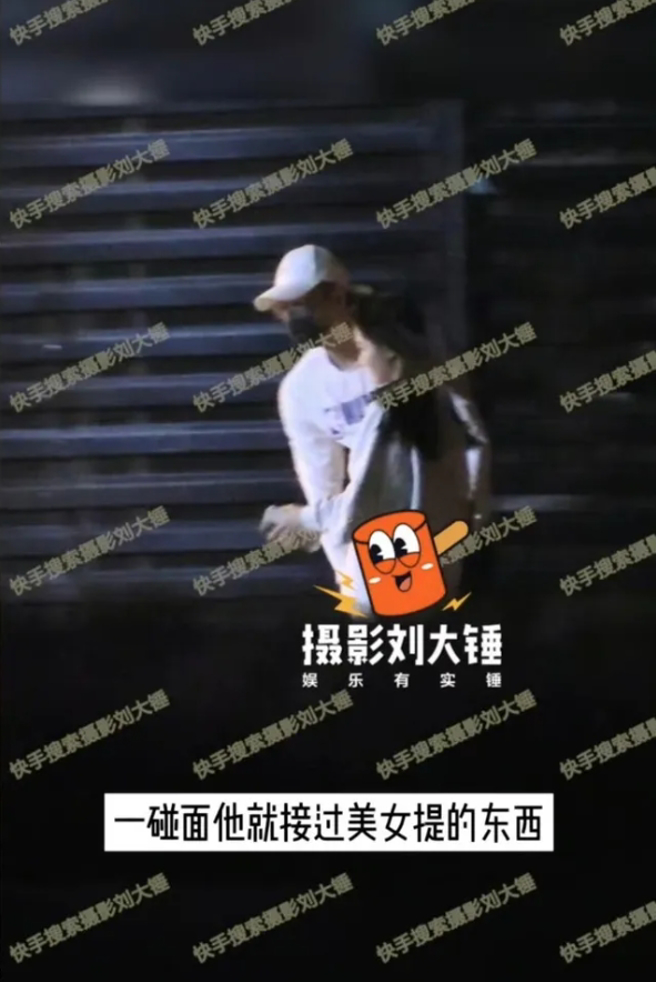 买超被拍到出轨，搂美女上酒店。（图／摘自微博）