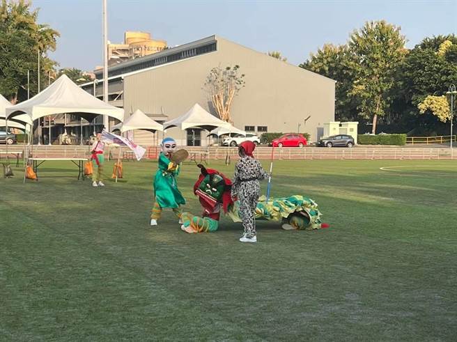  屏东南荣国中击败眾多对手，双双拿下「客家狮」与「文阵组鼓术」全国赛优等奖。（南荣国中提供／谢佳潾屏东传真）