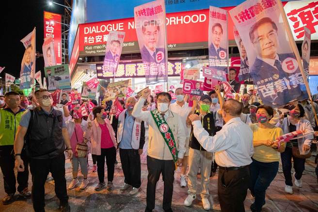 力挺黄伟哲连任的支持者于全市37区举办「台南齐步走」。(黄伟哲竞总提供／曹婷婷台南传真)