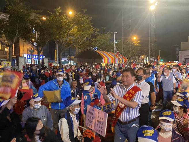 苗栗县长候选人锺东锦25日晚间举行选前之夜造势活动。（锺东锦竞选团队提供／李京升苗栗传真）