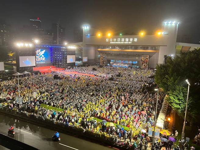 侯友宜选前之夜场面爆满。（王扬杰摄）