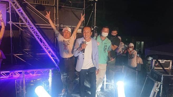 無黨籍台南市長候選人林義豐一出場獲得滿場掌聲。（程炳璋攝）