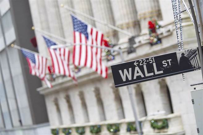 美国国税局数据显示，有1.9万名高收入者领取失业补助。（示意图／shutterstock）