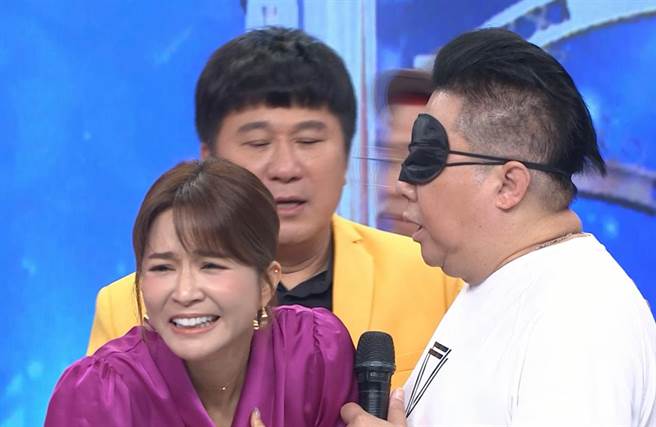 董至成（右）想跟吳怡霈重現戲劇之吻。（民視提供）