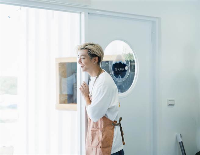 《嗨！营业中》制作单位准备奖励给他们，不料炎亚纶却当场变脸。（好看娱乐提供）