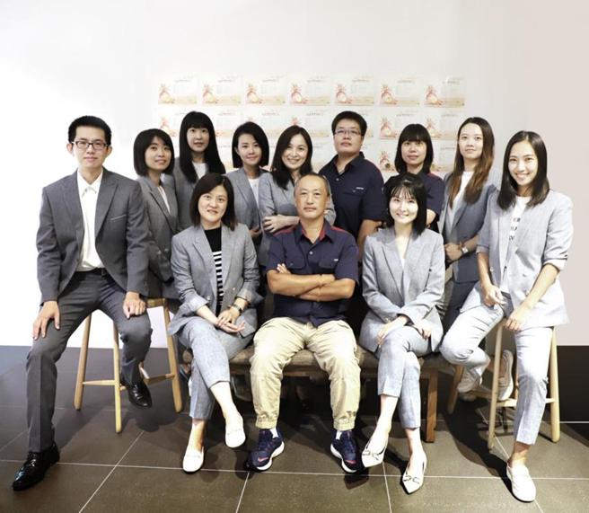 （总太地产内部安排教育训练课程，首波已有12名种子学员取得碳管理师相关证照。图／总太地产提供）