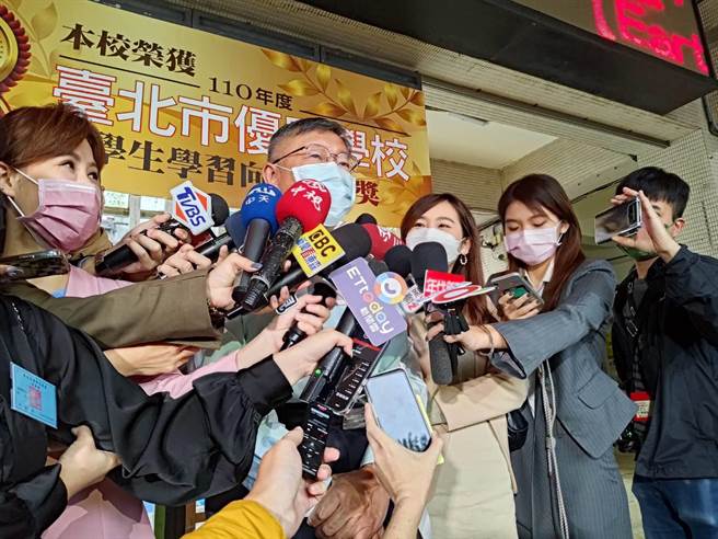 民眾党主席柯文哲赴投票所投票(邱新博摄)