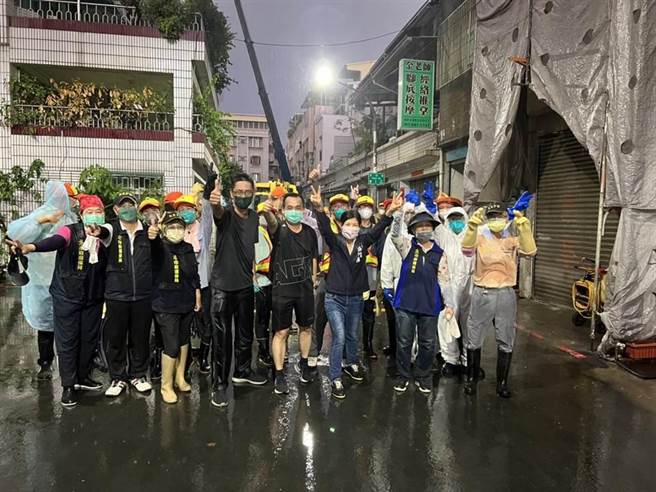 高市府环保局将于26日下午4时投票结束后，执行各区主要道路有关标语、看版、旗帜及布条等竞选广告物移除作业，目标于11月27日中午前恢復市容环境整洁。（资料照片）