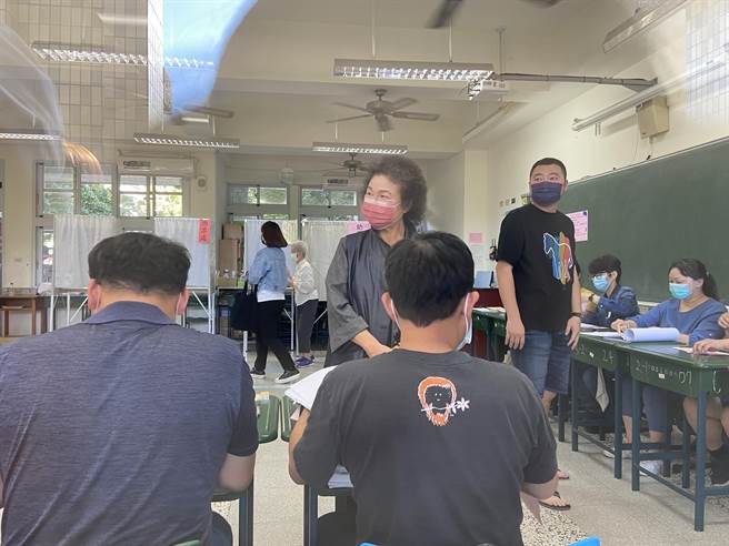 陈菊表示，户籍长期都在高雄，所以回来投票是应该的。（杨舒婷摄）