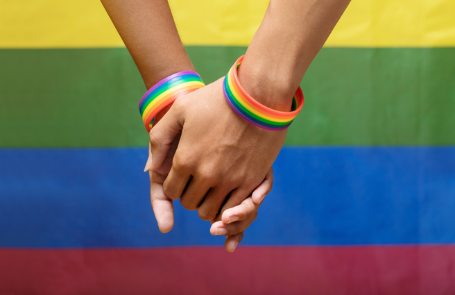 印度最高法院今天决定继续审理一起诉讼案，此案是由一对去年非正式结婚的同性伴侣提出，而4年前，印度早已废除殖民时代的同性性行为禁令。（示意图/ shutterstock）