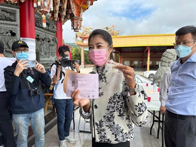 立法委員許淑華，26日前往投票所投票。（許淑華提供／廖志晃南投傳真）