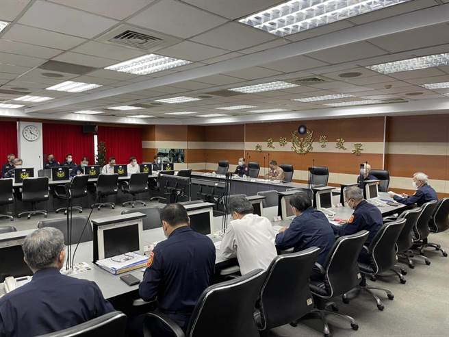 内政部长徐国勇到警政署慰勉警方辛劳。（翻摄照片／林郁平台北传真）