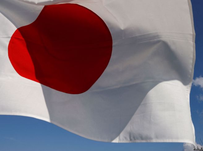 日本政府正檢討應擁有可攻擊敵方飛彈基地等設施的「反擊能力」，作為核心裝備，並有意在2030年代部署極音速飛彈。(圖/ 路透社)