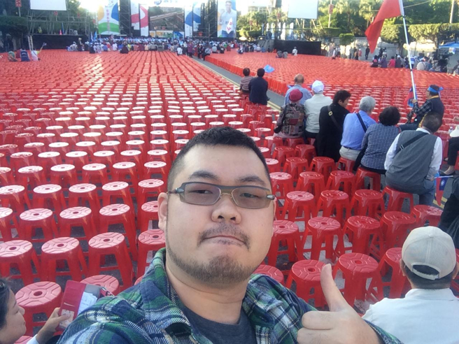 网红四叉猫自爆赚选举财，让许多乡民觉得羡慕。（图／翻摄自刘宇脸书）