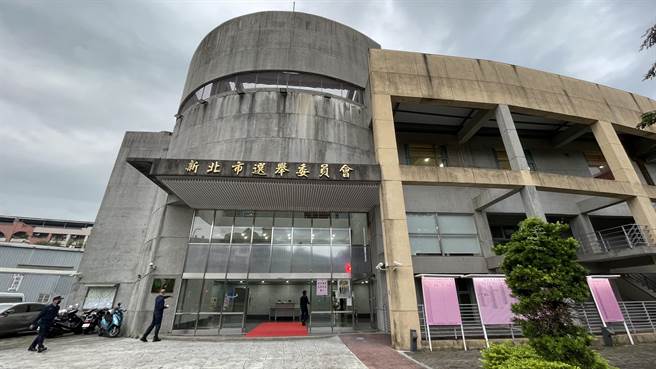 新北市选委会晚间公布投票日违规案件统计。（吕健豪摄）