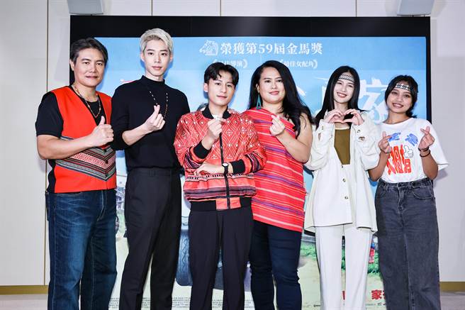 洪金辉（左起）、黄信赫、张祖钧、导演陈洁瑶、林亭莉、李瑄出席《哈勇家》感谢签名会。（罗永铭摄）