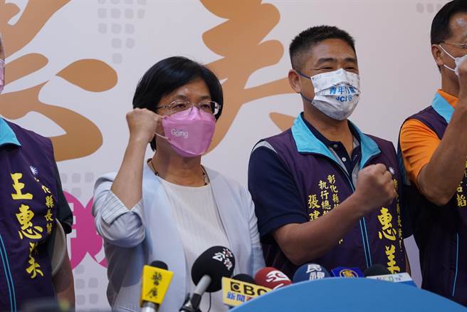 彰化县长王惠美在7点40分发表当选感言。（吴建辉摄）