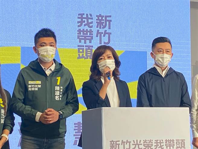 新竹市前副市长沈慧虹（中）、前市长林智坚（右）。（资料照／陈育贤摄）