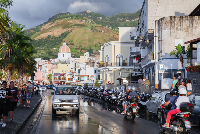 连日暴雨狂袭南义岛屿伊斯基亚岛(Ischia)。
(示意图／shutterstock)