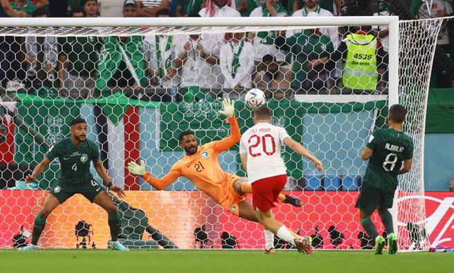 波蘭齊耶林斯基（Piotr Zieliński）在第39分鐘成功破門。（路透）