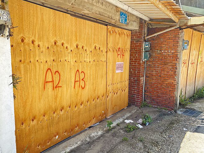 针对桃园航空城徵收户房屋税缴纳疑义，桃市府地税局纳保官协调处理，目前已解决逾9成案件，仅少数个案仍在复估中。图为示意图，徵收范围内民眾陆续搬离，许多民宅已点交封板。（蔡明亘摄）