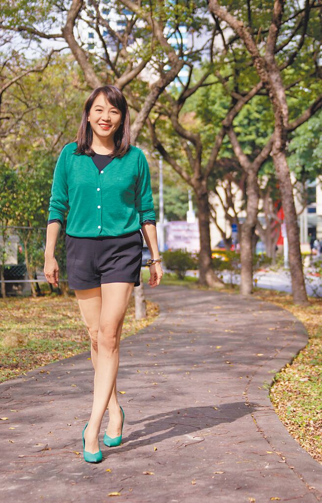 杨洁玫在世新大学兼任助理教授教表演课。（罗永铭摄）