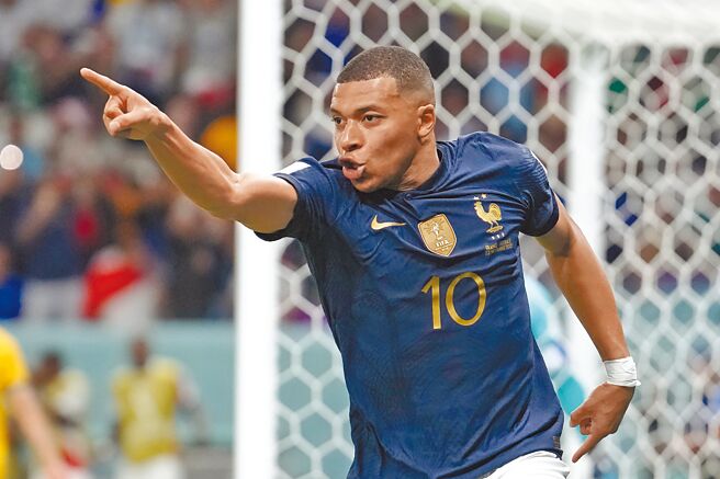 姆巴佩首战为法国贡献1顶1传，是逆转完胜澳洲的功臣之一。（美联社）