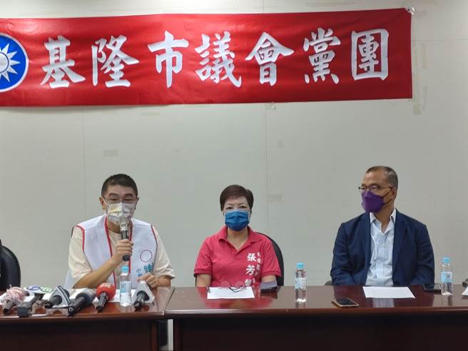 謝國樑（圖左）表示，他將邀請前交通部長葉匡時（圖右）擔任電動機車採購小組召集人，實現這項政見。（張志康攝）