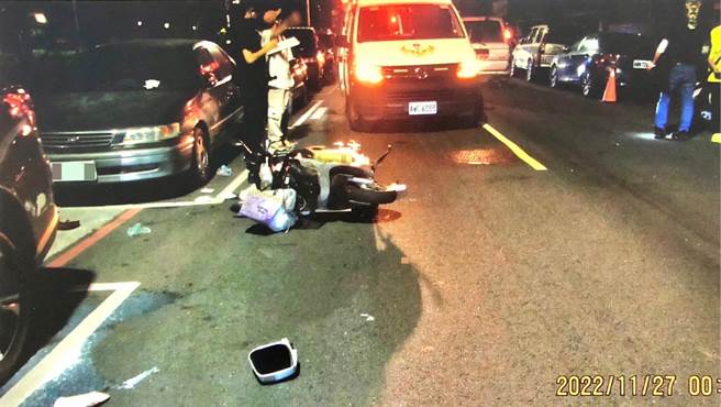 高雄凌晨祖孙2人骑车返家时，遭酒驾逆向刘男撞倒。（翻摄照片／崔正纲高雄传真）