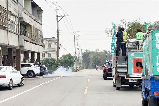 楊典忠車隊沿途受到支持者燃放鞭炮相迎與慶祝。（民眾提供）
