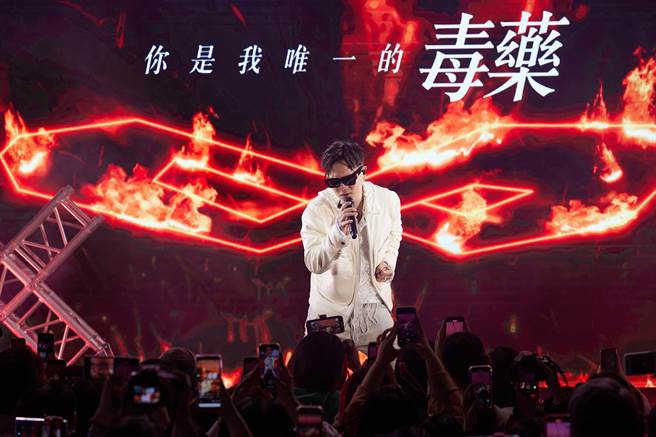 萧秉治《狂人》专辑中的情歌三部曲。（相信音乐提供）