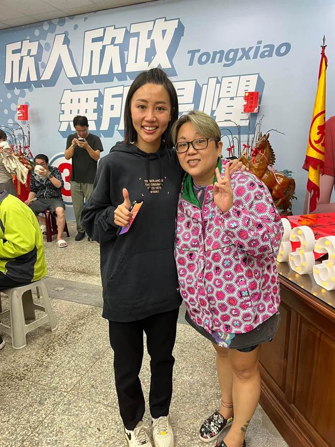 现任议员张可欣转换跑道，挑战通霄镇长成功。（张可欣提供／李京升苗栗传真）