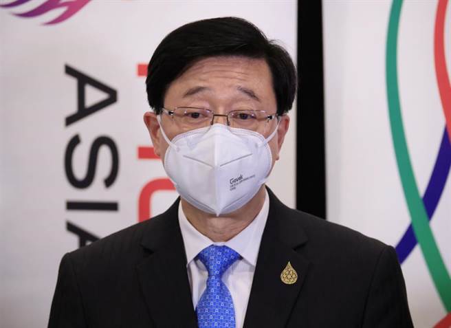 香港行政長官李家超連續兩天快篩陰性，今早9點出關。（中新社資料照片）